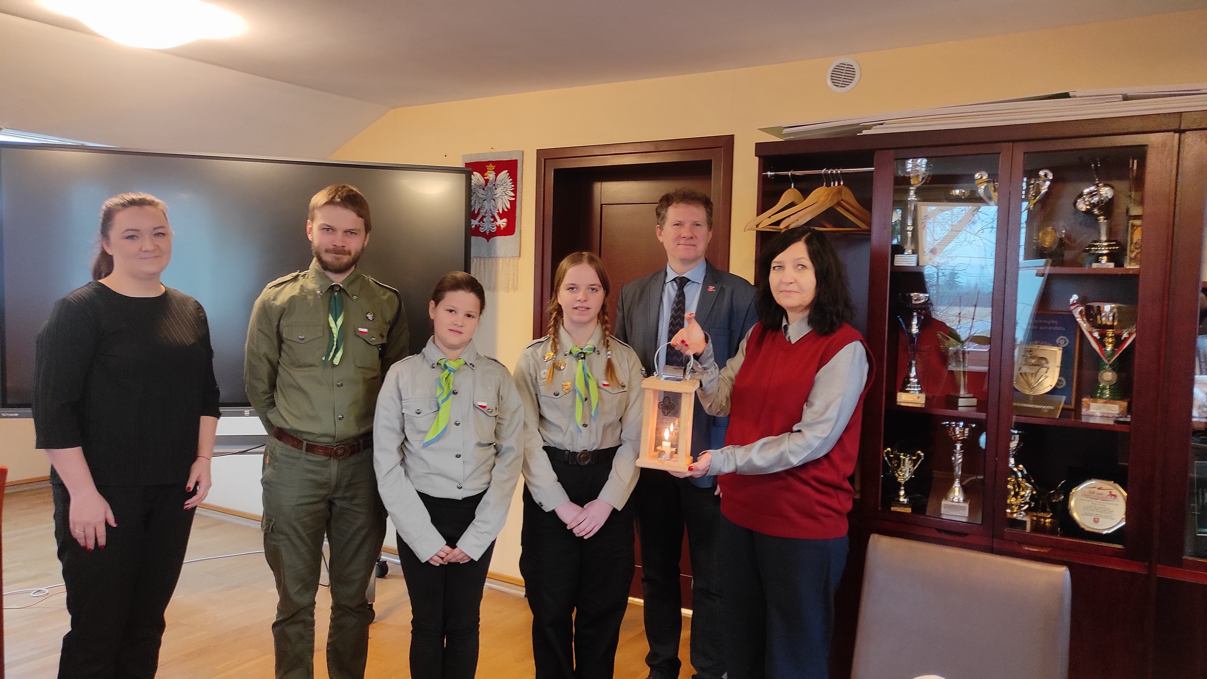 Betlejemskie Światło Pokoju dotarło do Urzędu Gminy Baranów
